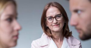 Cuando la familia genera conflictos en la relación de pareja - Psicología en Acción