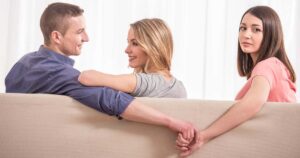 Expareja aparece